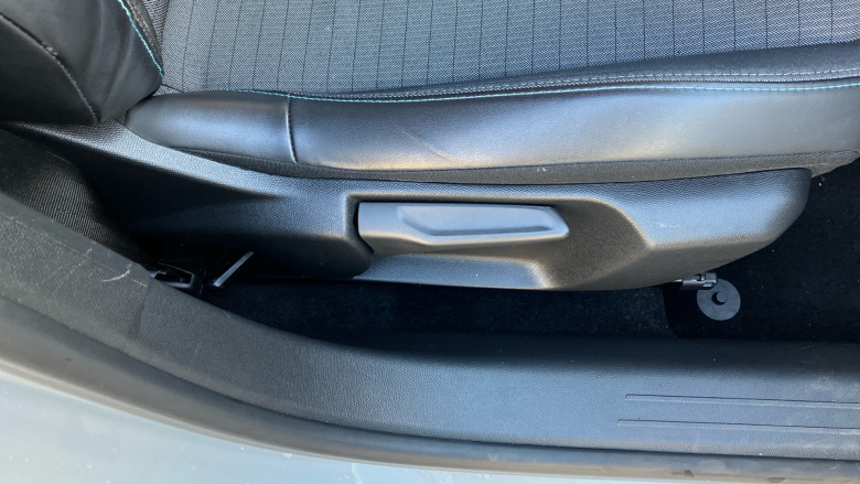 Peugeot 208 1.2 PureTech 100 Allure 5dr Petrol Hatchback